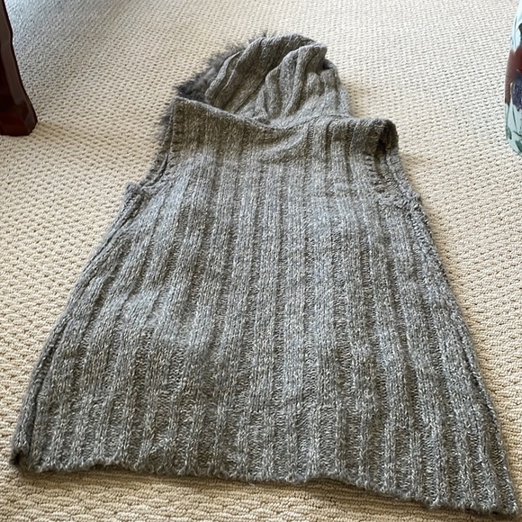 Aeropostale Grey Knitted Vest with 2 Black Buckles and Fur- lined Hood. - Picture 3 of 4